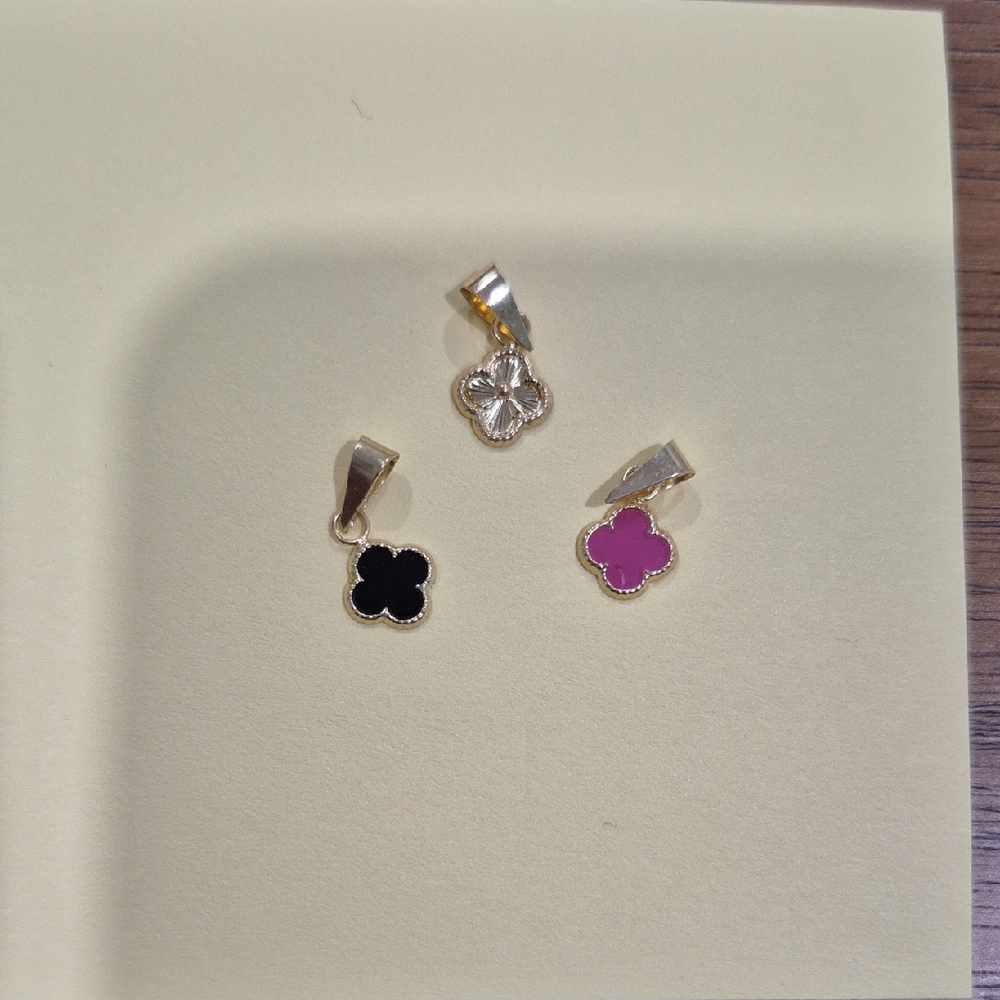 Elegant Gold and Black Flower Pendant
